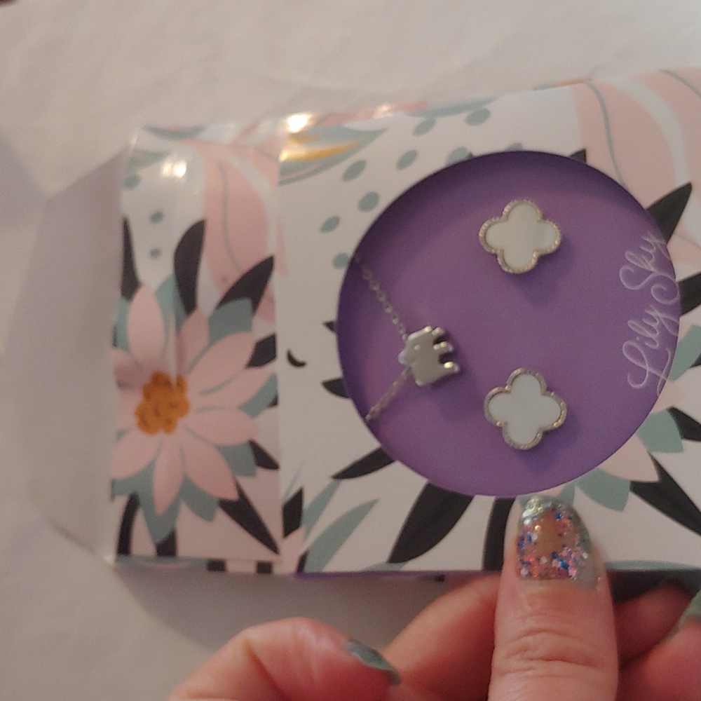 NWT Lily Sky Elephant Necklace and Earring Set